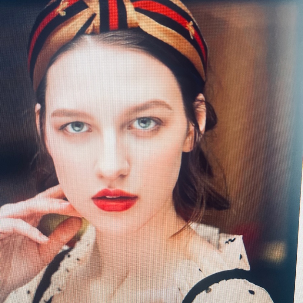 HeadBands/Chic,Gold or Silverish White red stripe remain each